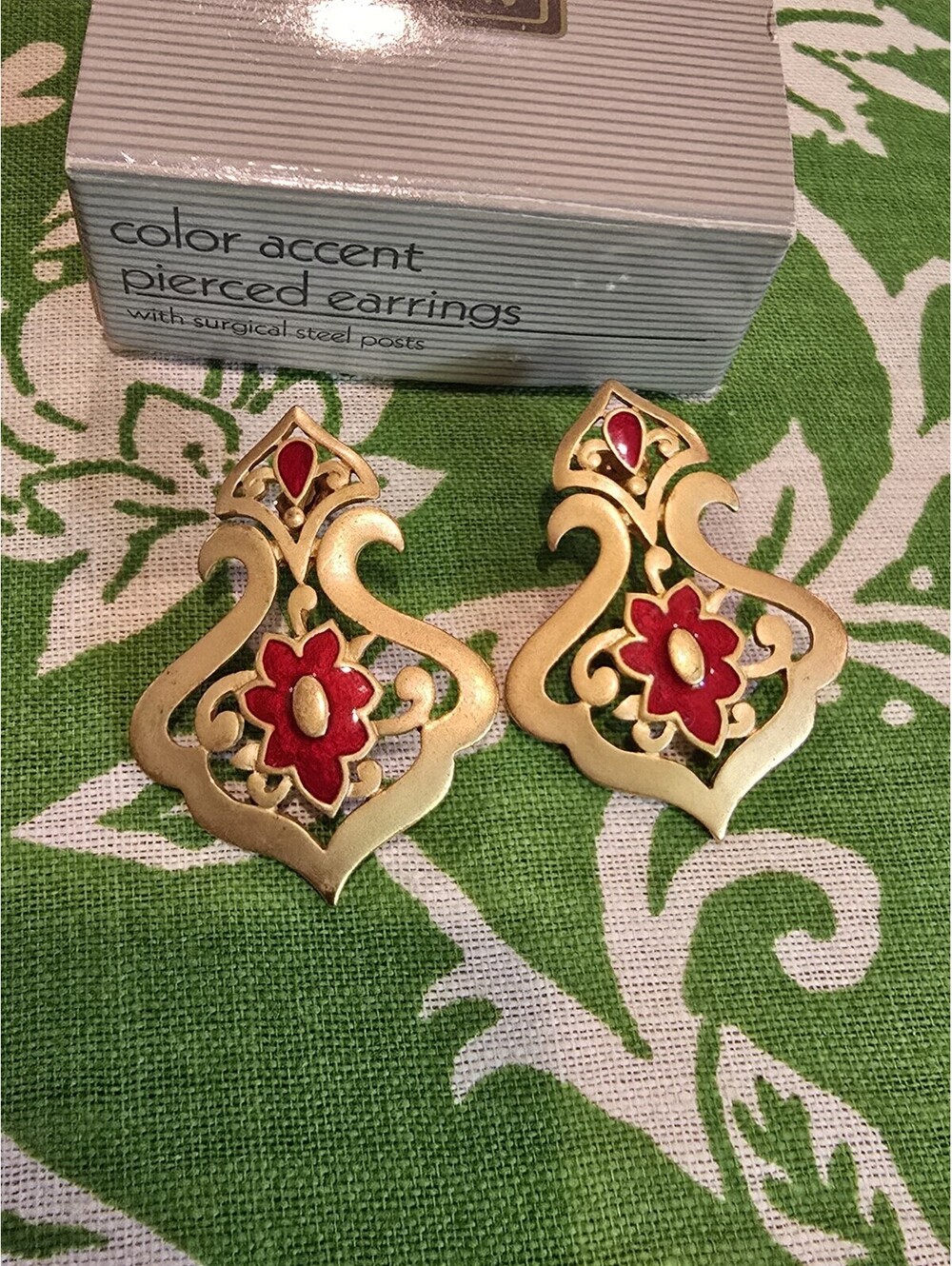 Vintage Avon 1991 Red enamel flower Pieces earrings Golden